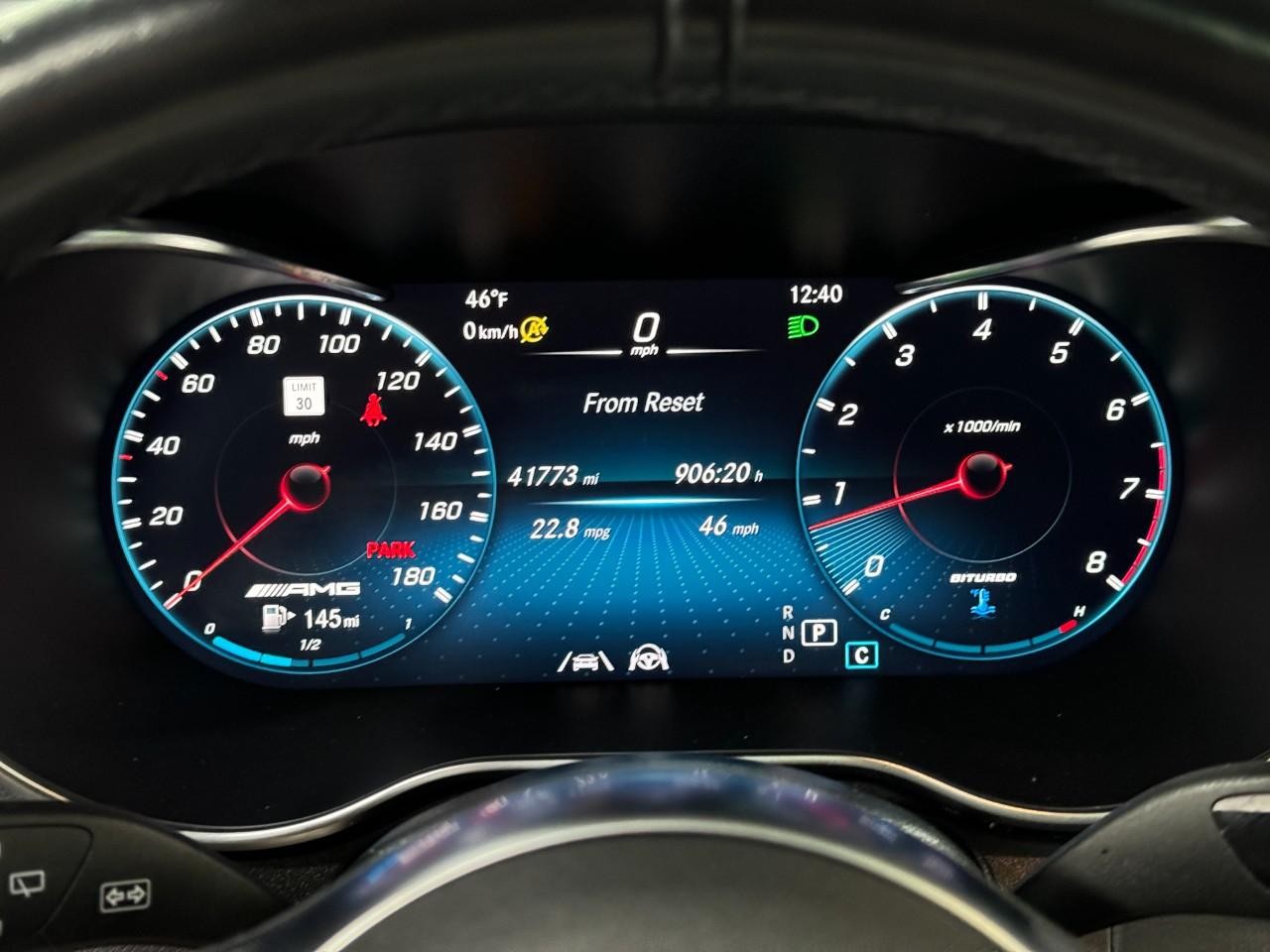 Mercedes-Benz GLC Vehicle Full-screen Gallery Image 35