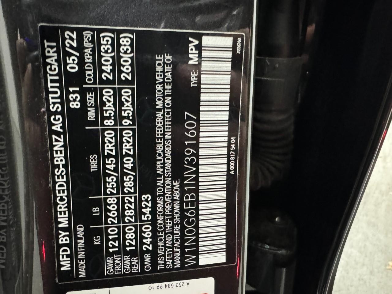 Mercedes-Benz GLC Vehicle Full-screen Gallery Image 38