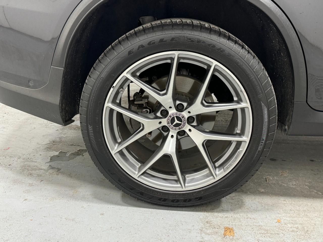 Mercedes-Benz GLC Vehicle Full-screen Gallery Image 5