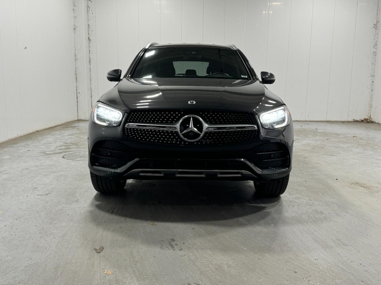 Mercedes-Benz GLC Vehicle Full-screen Gallery Image 7