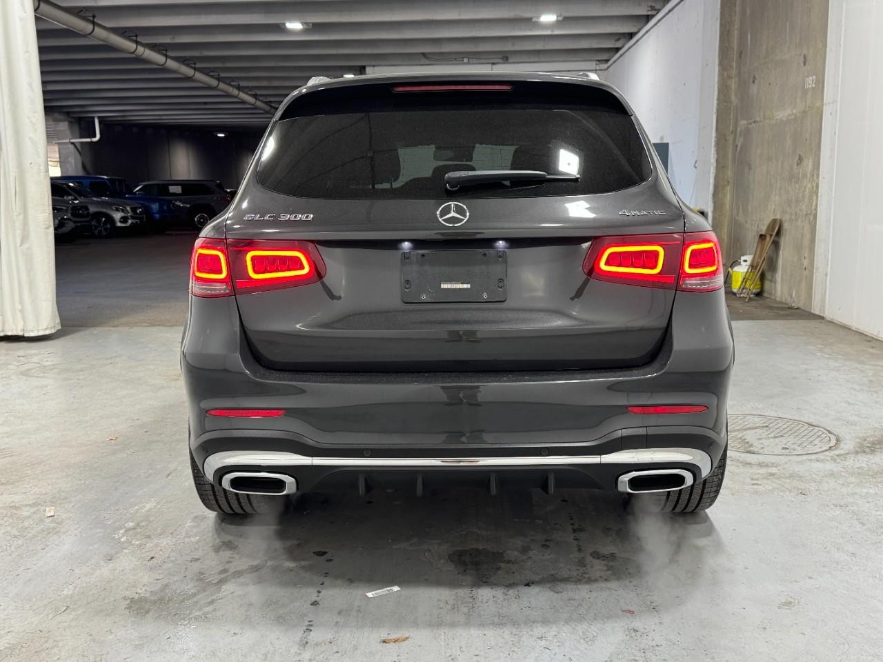 Mercedes-Benz GLC Vehicle Full-screen Gallery Image 9