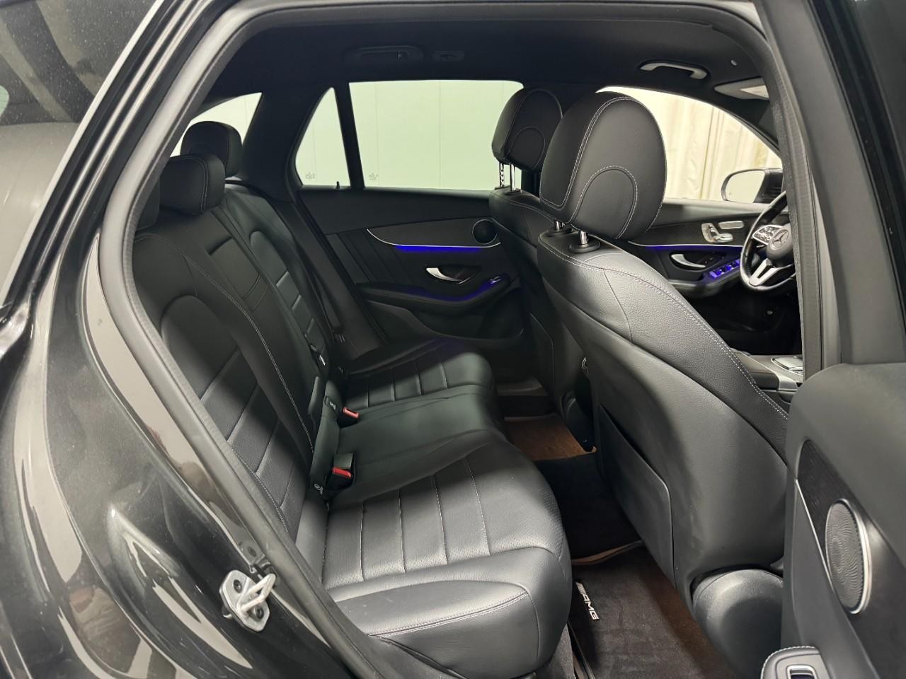 Mercedes-Benz GLC Vehicle Full-screen Gallery Image 10