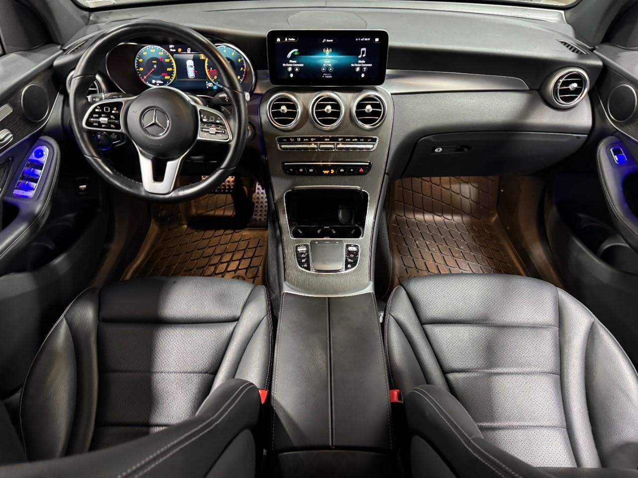 Mercedes-Benz GLC Vehicle Full-screen Gallery Image 11