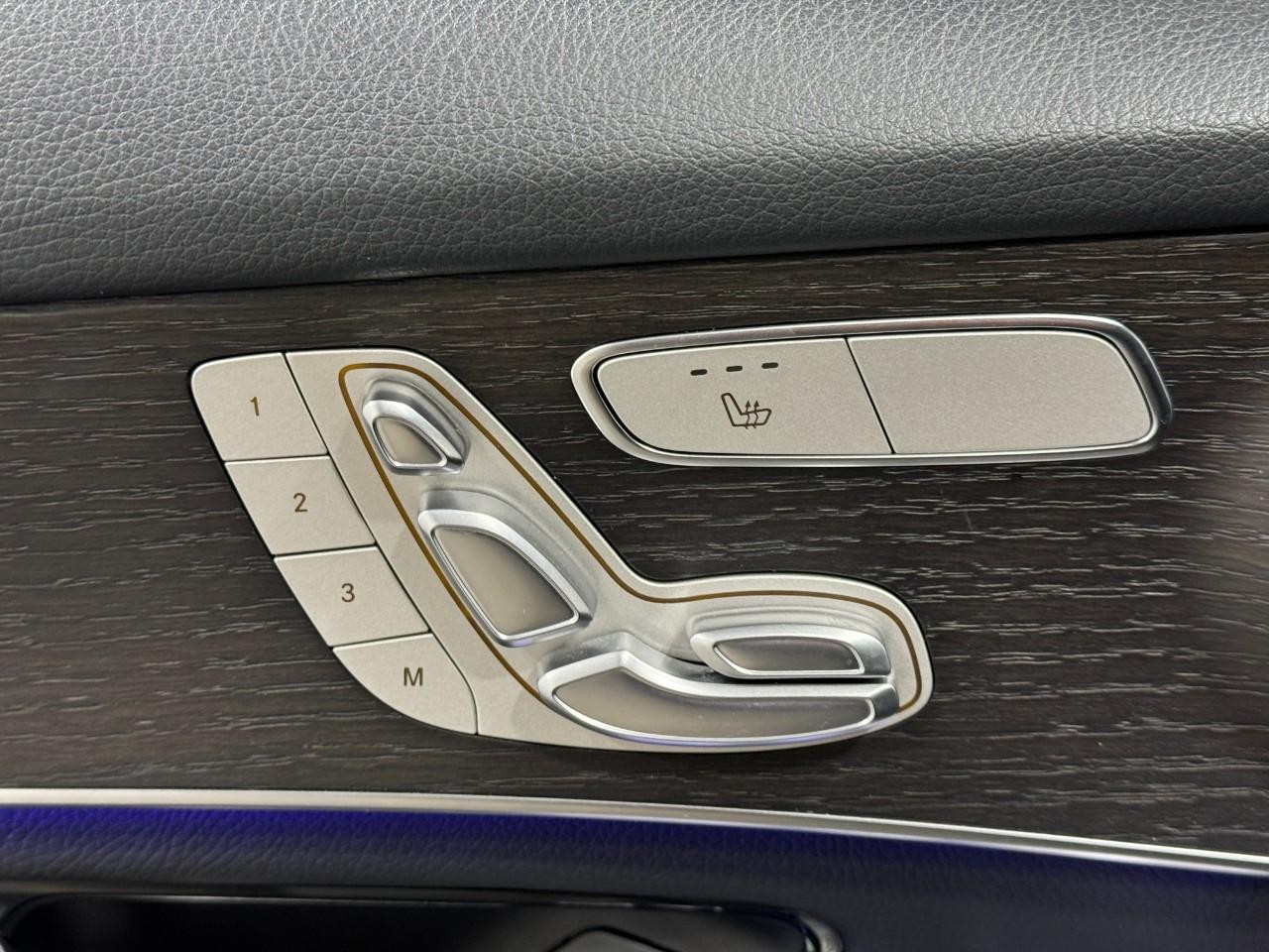 Mercedes-Benz GLC Vehicle Full-screen Gallery Image 23