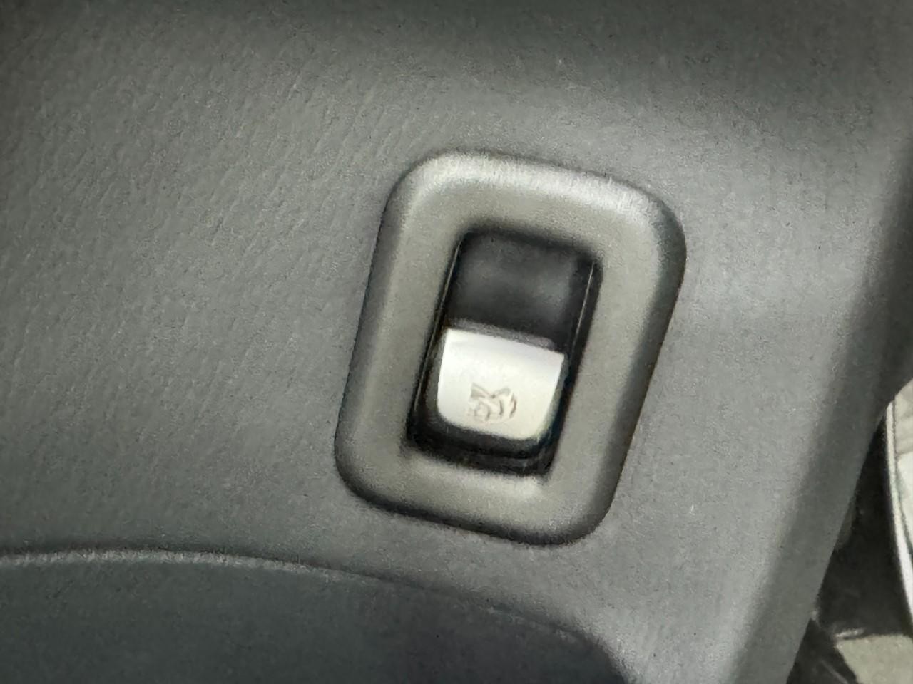 Mercedes-Benz GLC Vehicle Full-screen Gallery Image 26