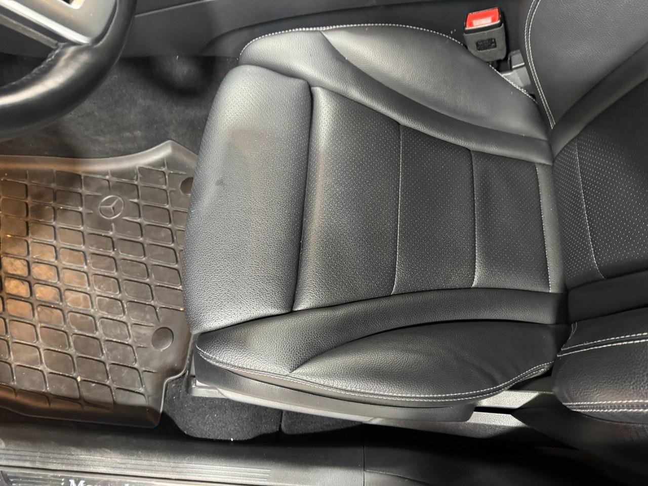 Mercedes-Benz GLC Vehicle Full-screen Gallery Image 28