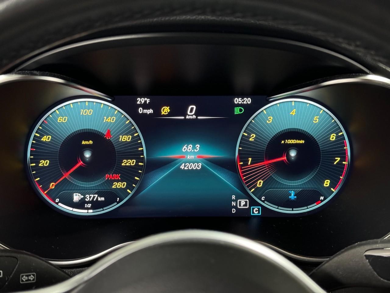 Mercedes-Benz GLC Vehicle Full-screen Gallery Image 33