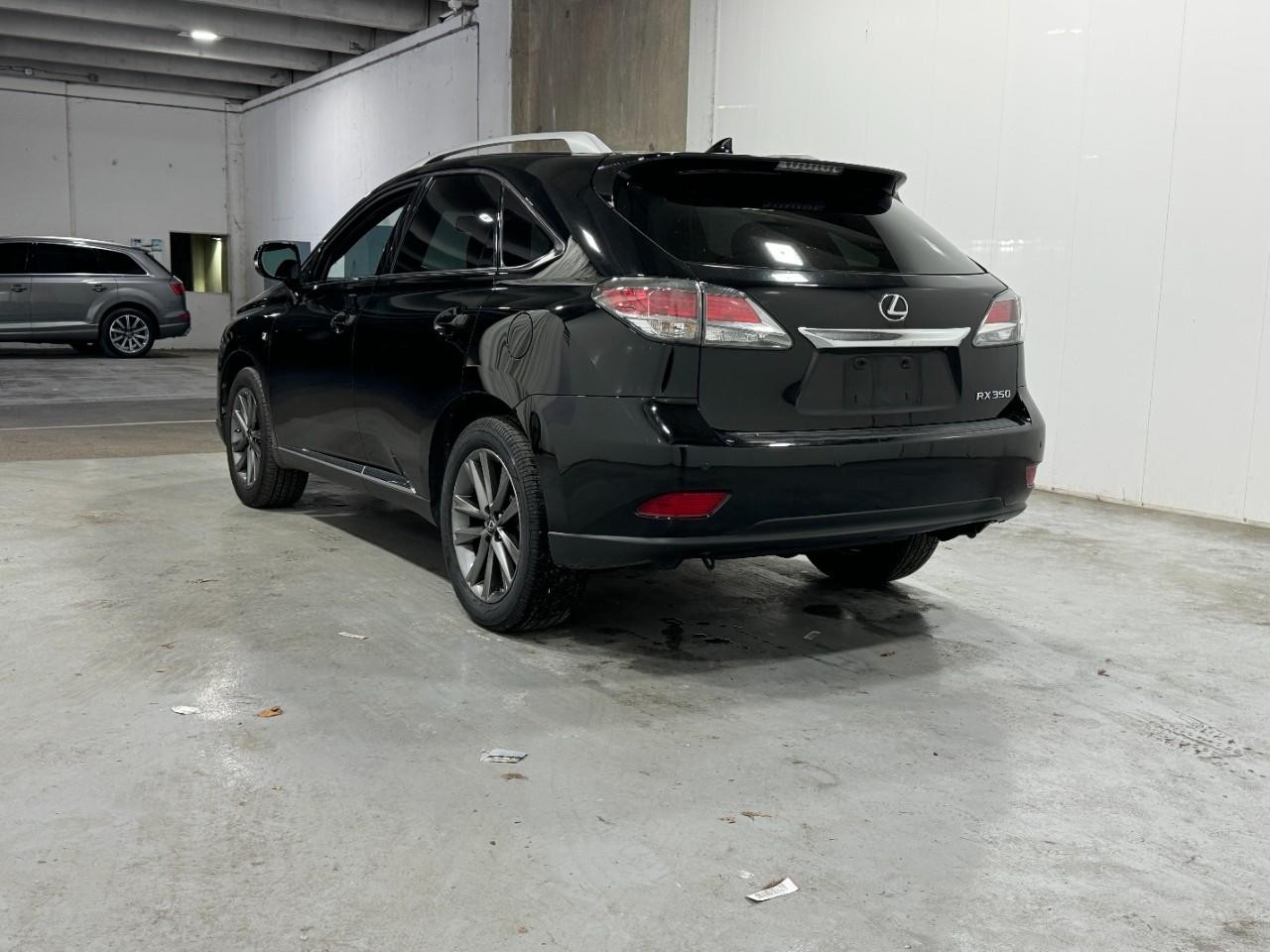 Lexus RX 350 Vehicle Full-screen Gallery Image 3