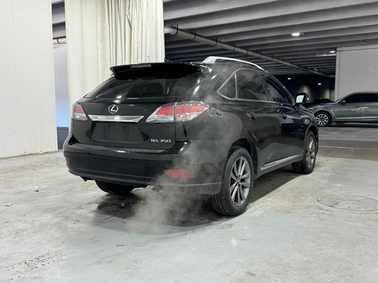 Lexus RX 350 Vehicle Full-screen Gallery Image 4