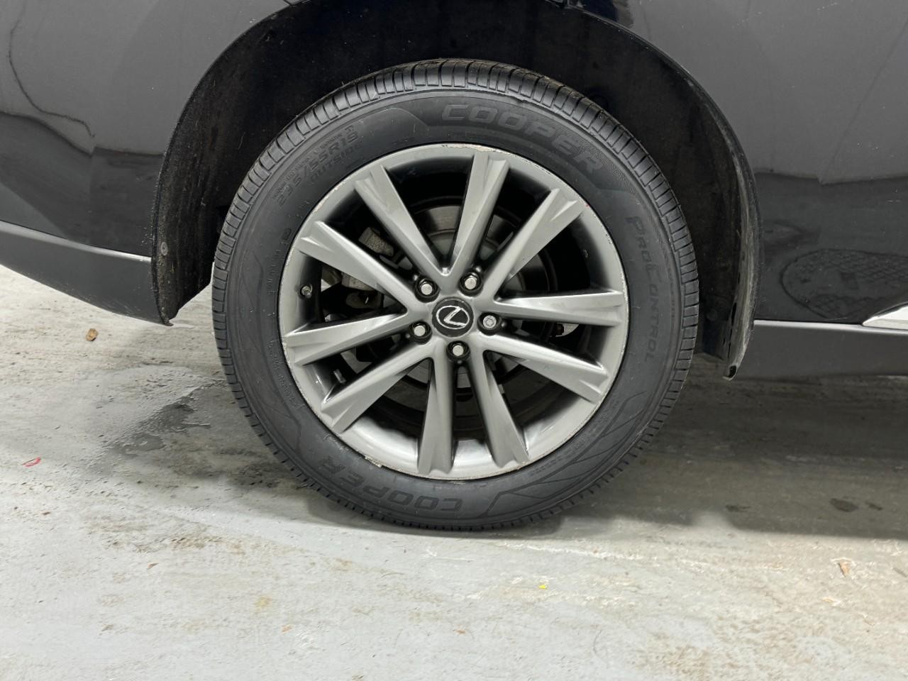 Lexus RX 350 Vehicle Full-screen Gallery Image 5