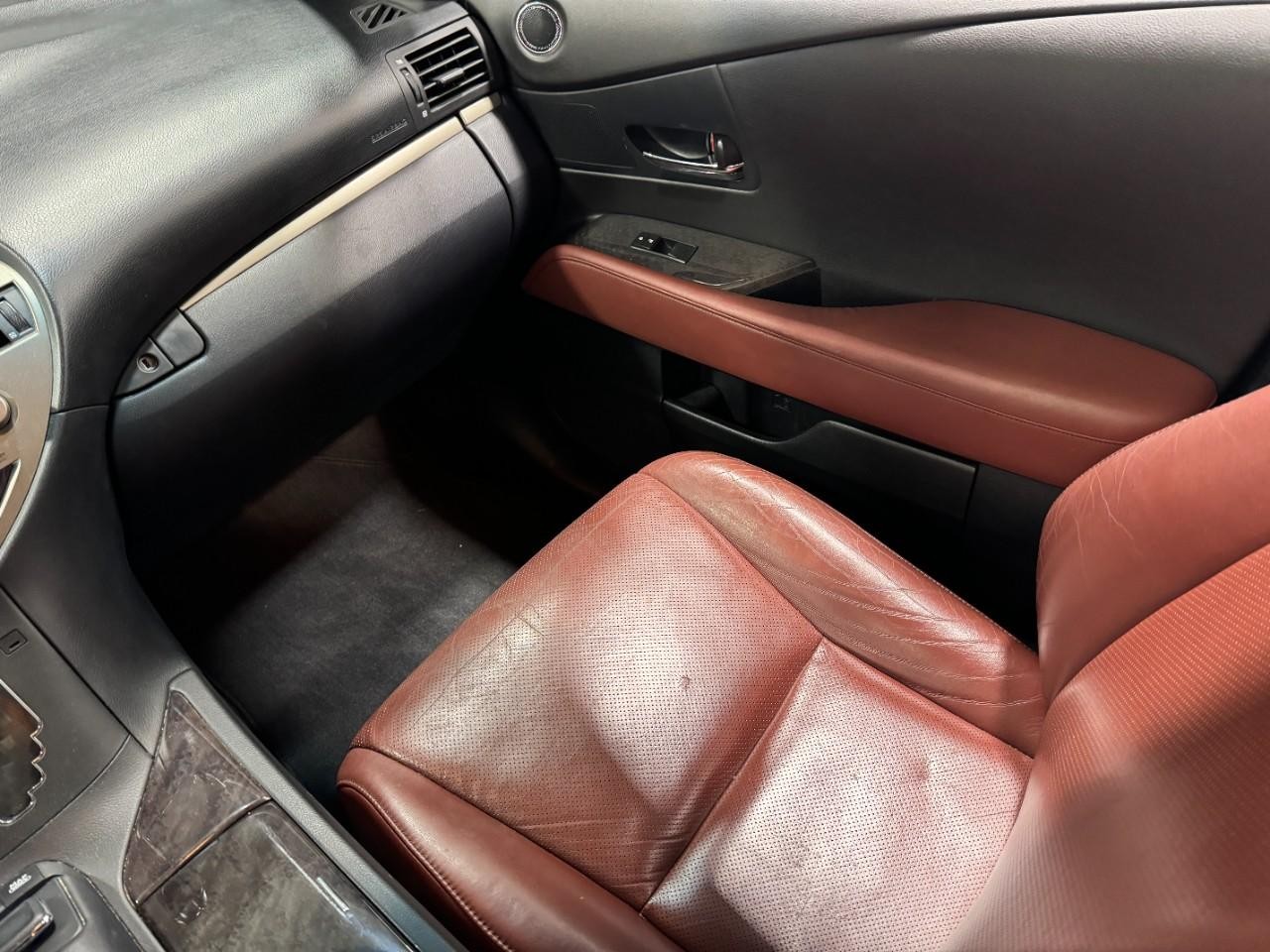 Lexus RX 350 Vehicle Full-screen Gallery Image 17