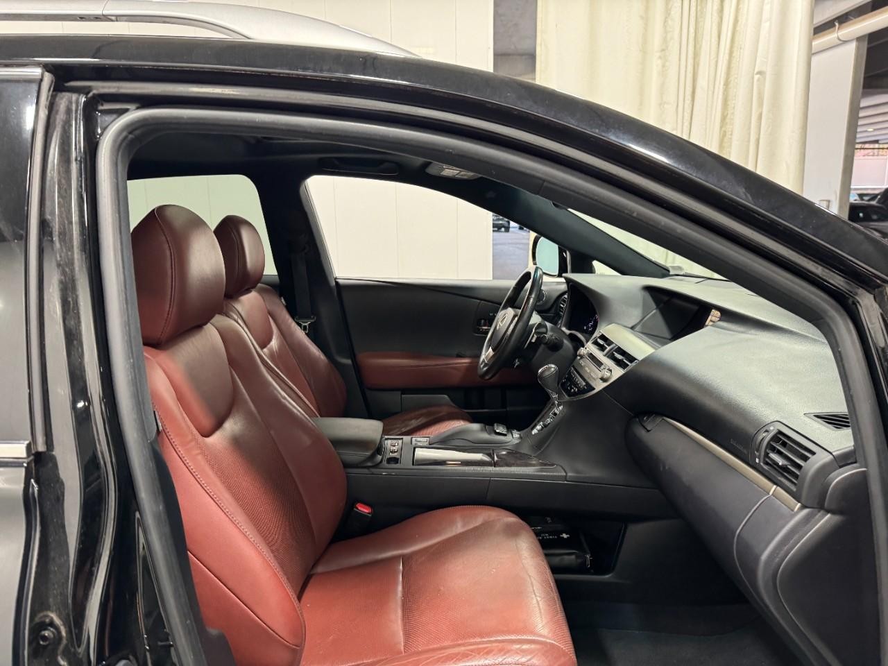 Lexus RX 350 Vehicle Full-screen Gallery Image 18