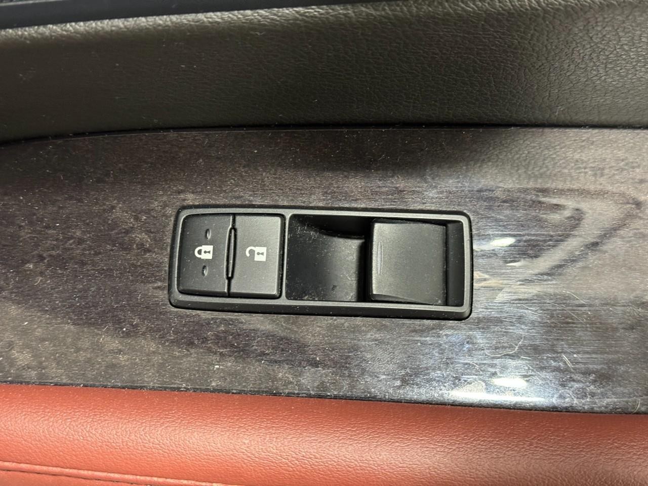 Lexus RX 350 Vehicle Full-screen Gallery Image 21