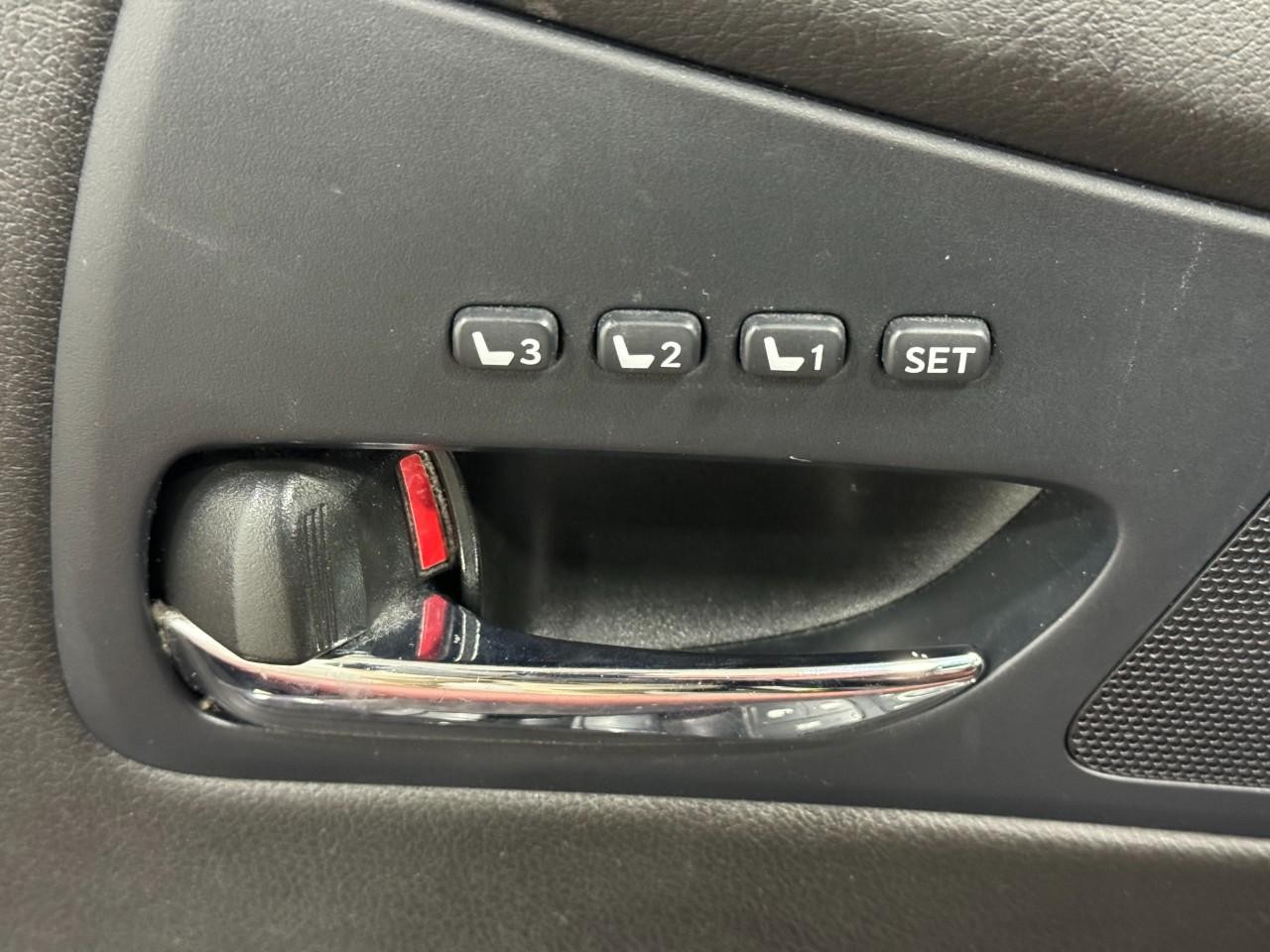 Lexus RX 350 Vehicle Full-screen Gallery Image 22