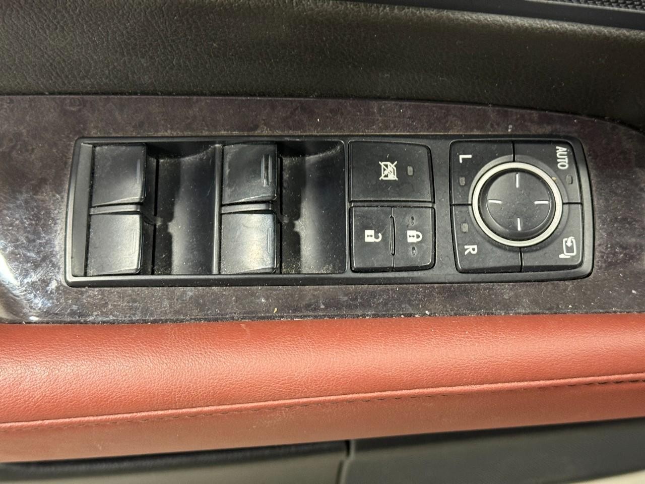 Lexus RX 350 Vehicle Full-screen Gallery Image 23