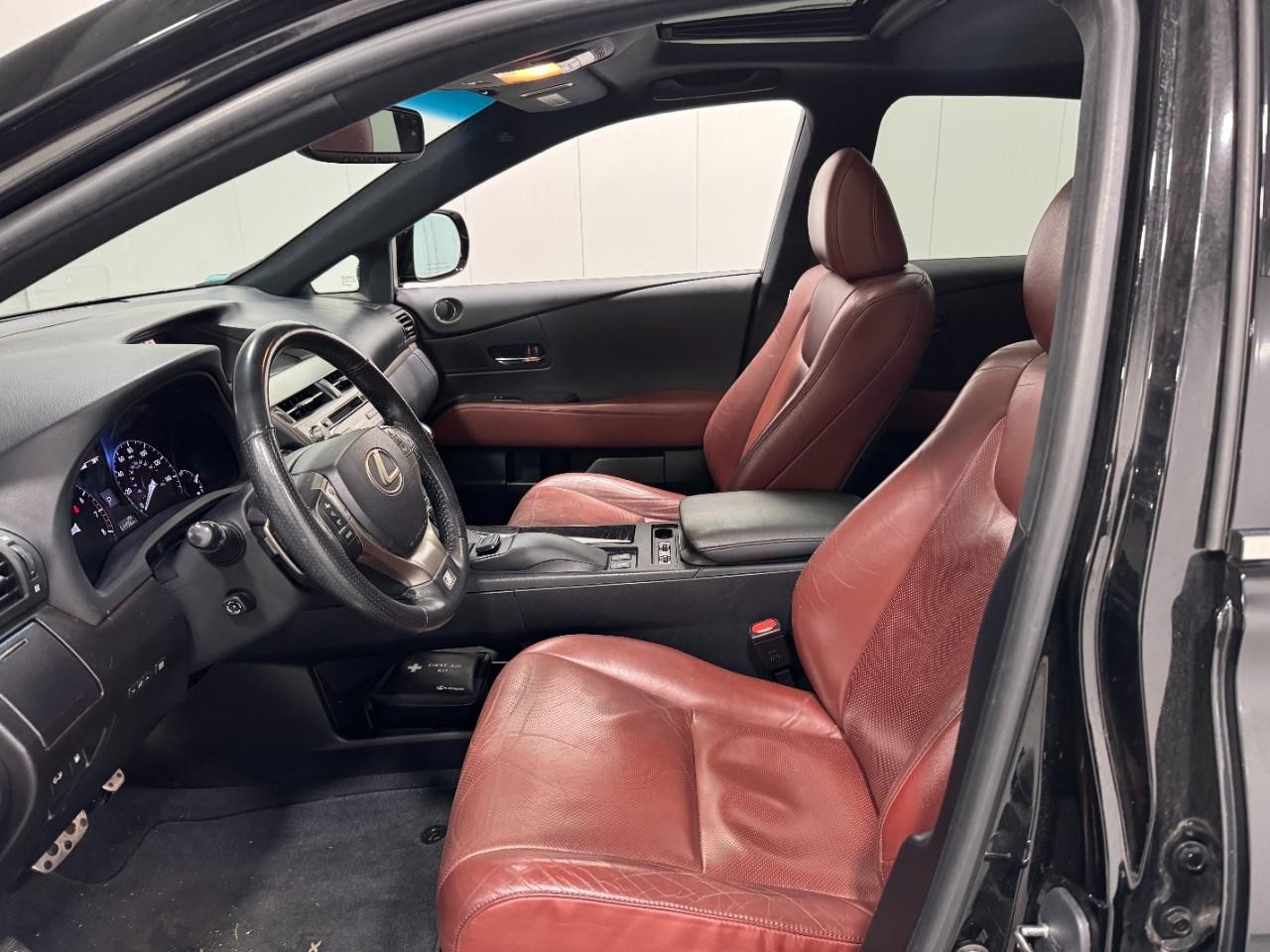 Lexus RX 350 Vehicle Full-screen Gallery Image 24