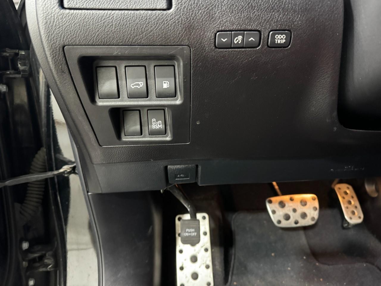 Lexus RX 350 Vehicle Full-screen Gallery Image 27