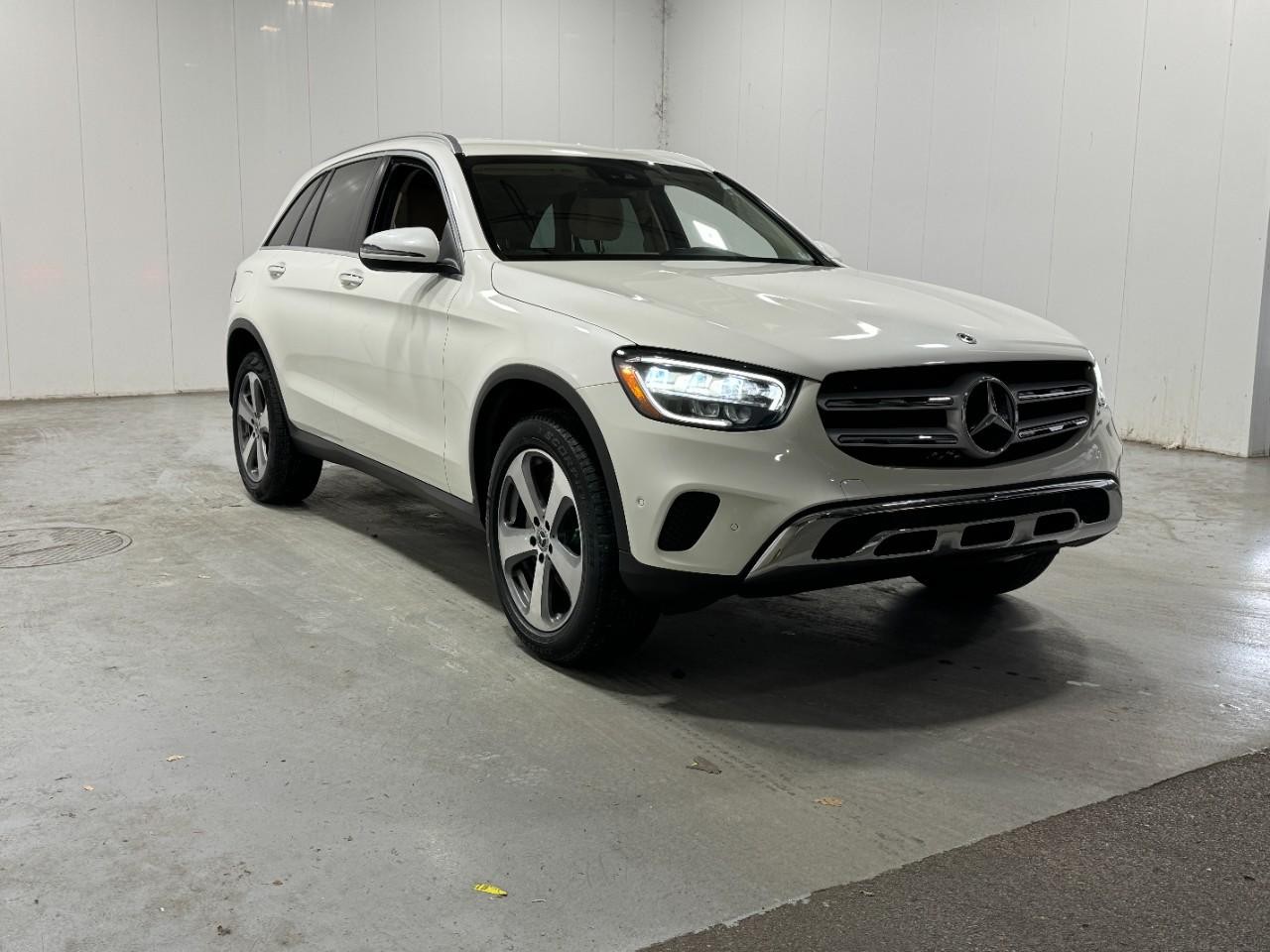 Mercedes-Benz GLC Vehicle Full-screen Gallery Image 6