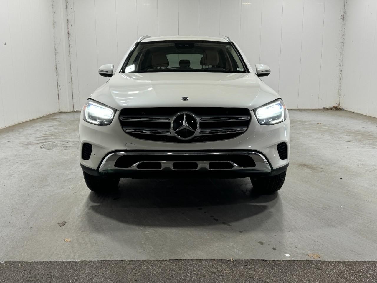 Mercedes-Benz GLC Vehicle Full-screen Gallery Image 7