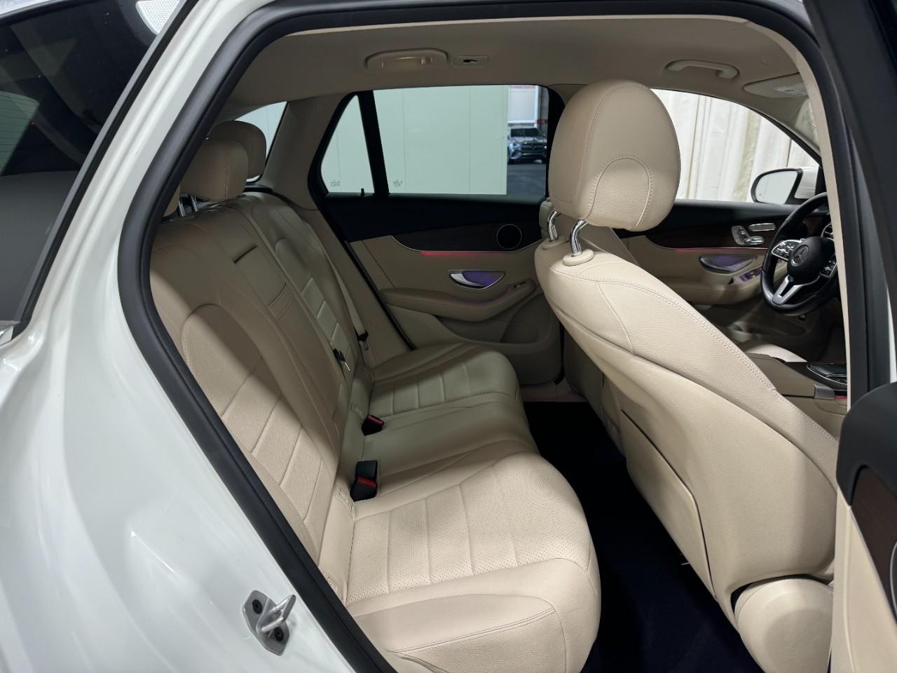 Mercedes-Benz GLC Vehicle Full-screen Gallery Image 10