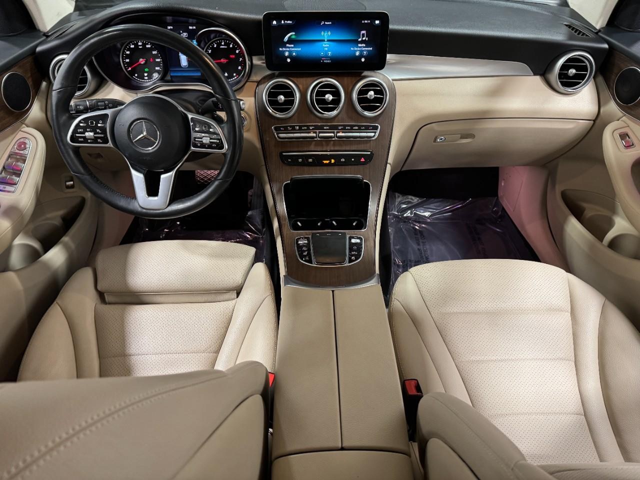 Mercedes-Benz GLC Vehicle Full-screen Gallery Image 11