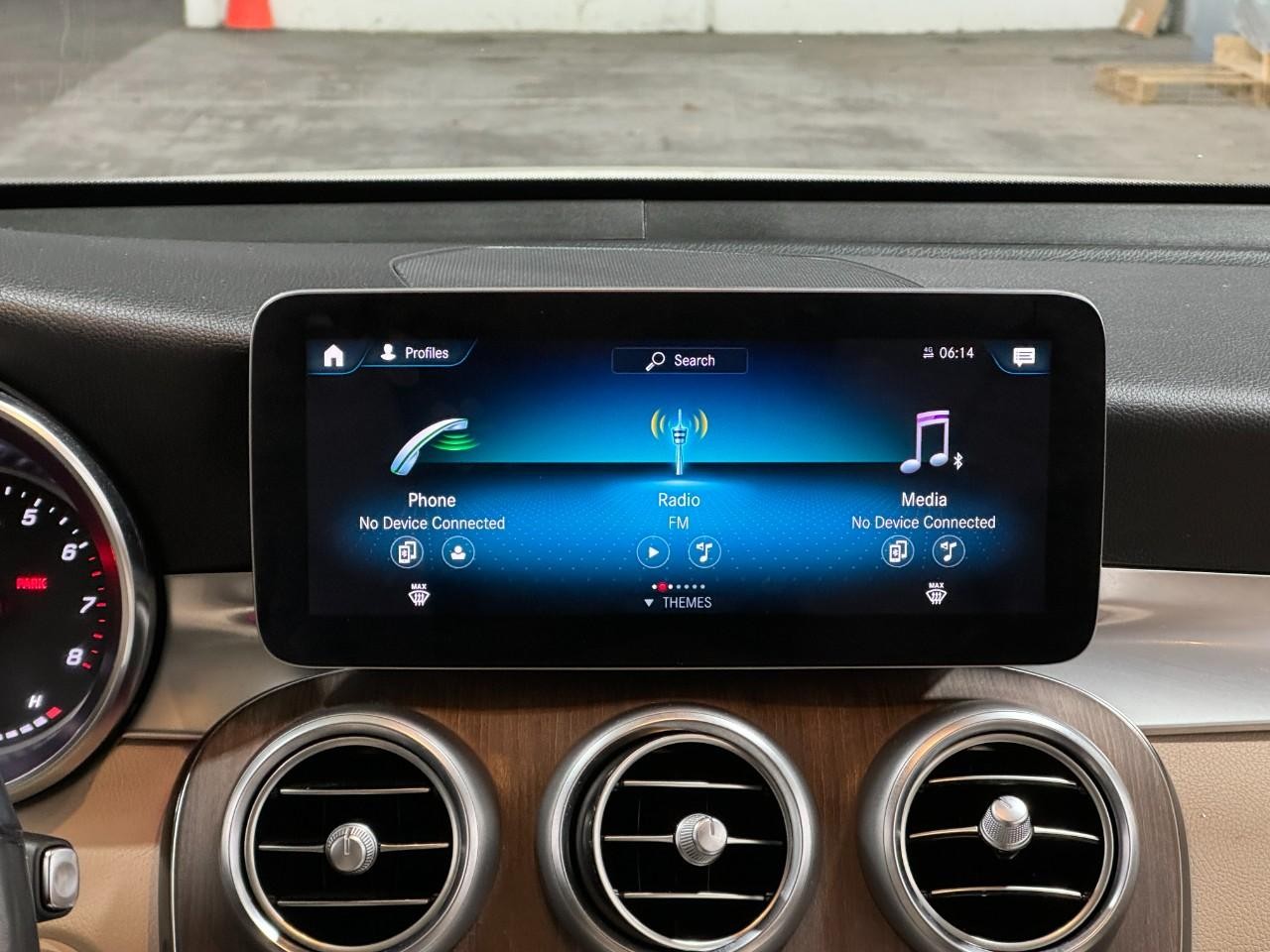 Mercedes-Benz GLC Vehicle Full-screen Gallery Image 13