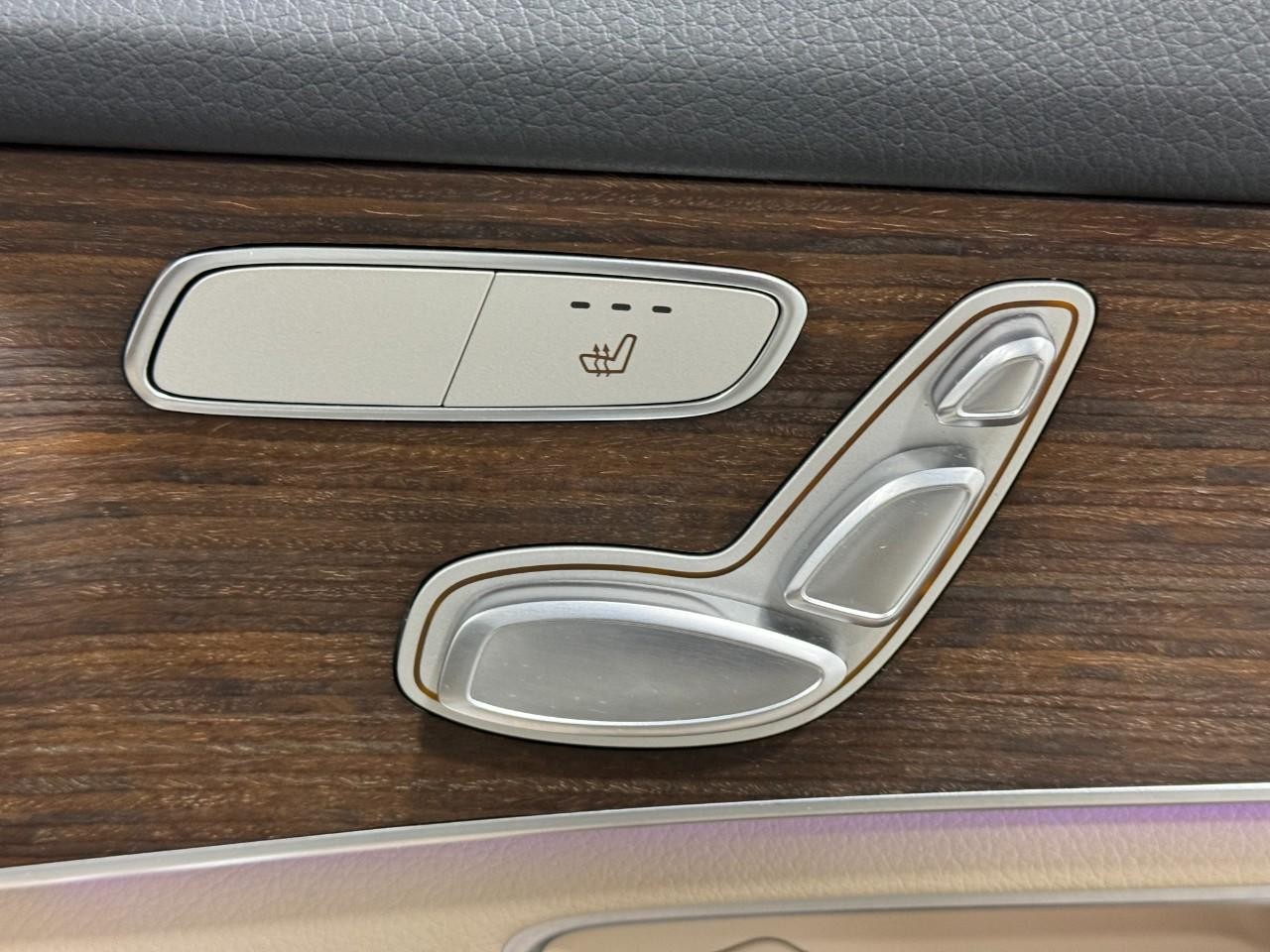 Mercedes-Benz GLC Vehicle Full-screen Gallery Image 20