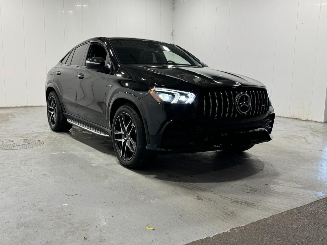 Mercedes-Benz GLE Vehicle Full-screen Gallery Image 6