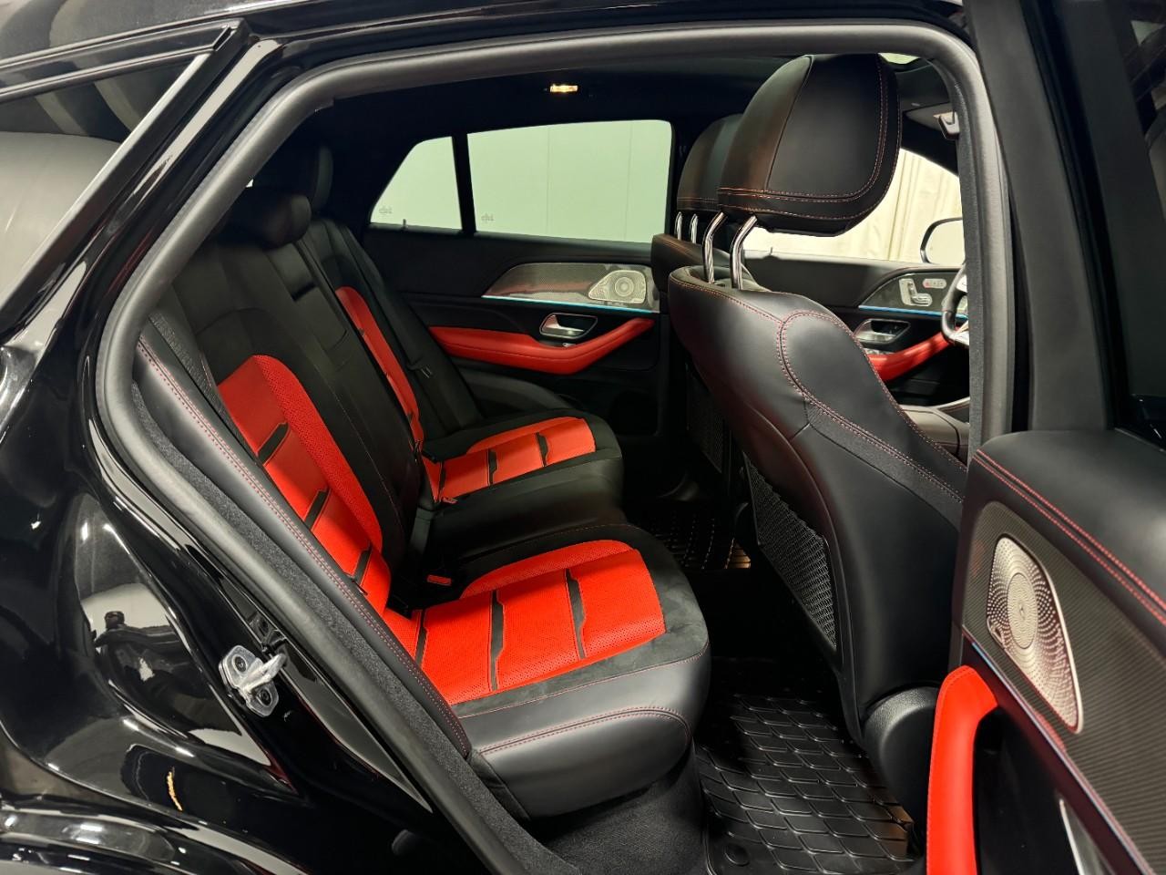 Mercedes-Benz GLE Vehicle Full-screen Gallery Image 10