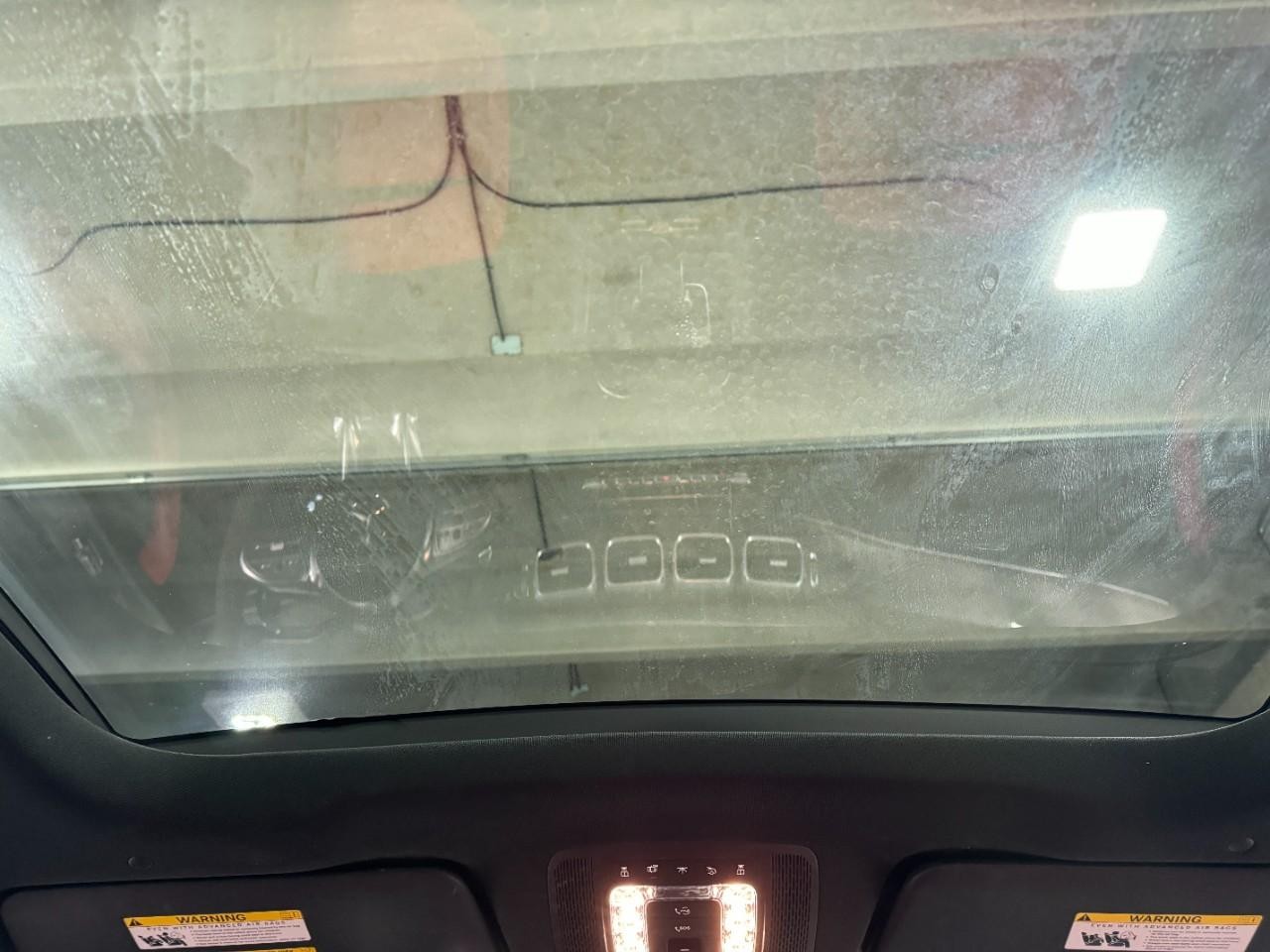 Mercedes-Benz GLE Vehicle Full-screen Gallery Image 11