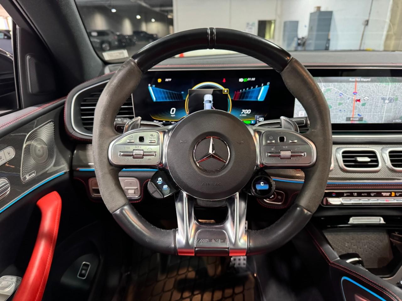 Mercedes-Benz GLE Vehicle Full-screen Gallery Image 13