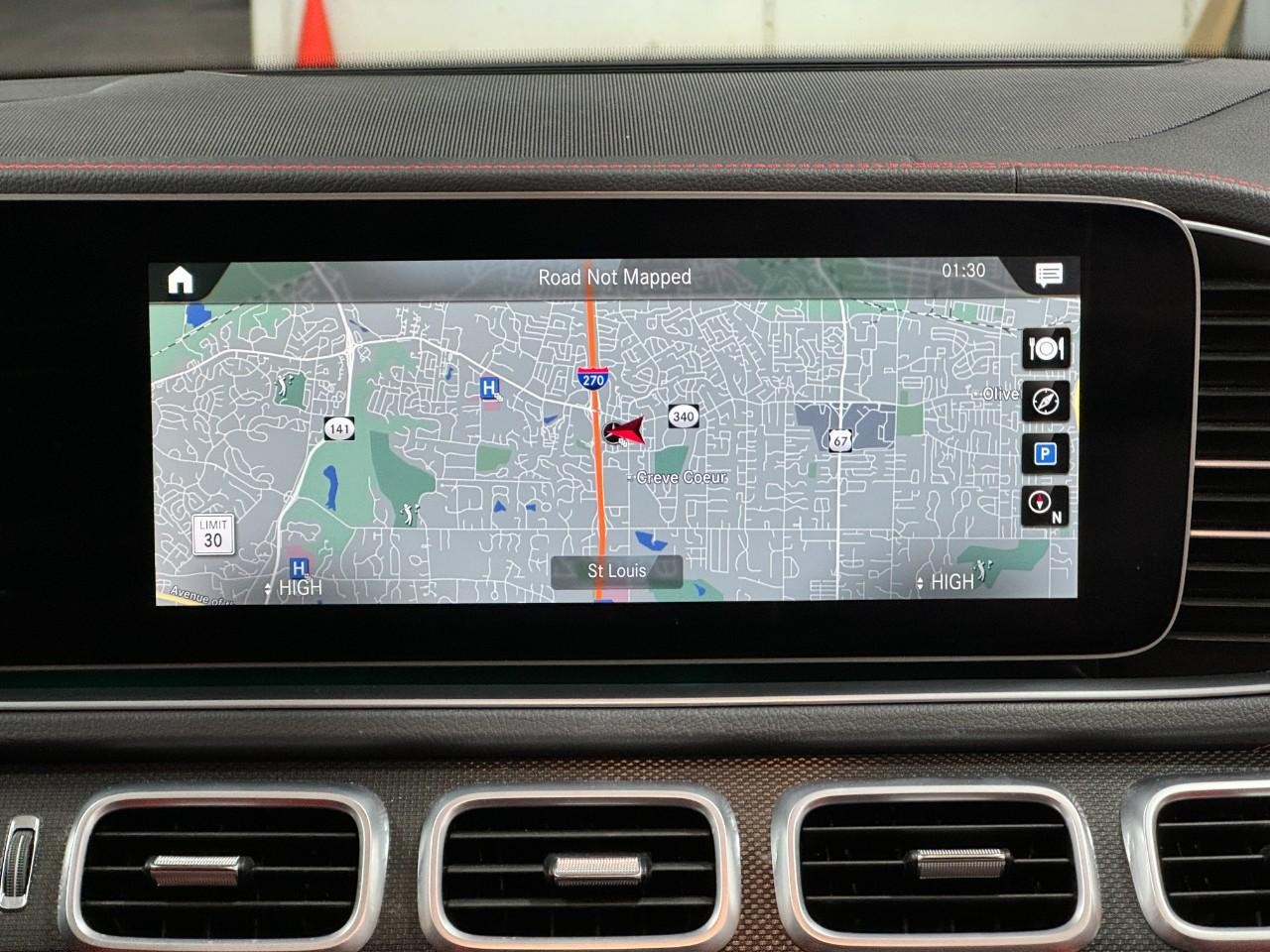 Mercedes-Benz GLE Vehicle Full-screen Gallery Image 14