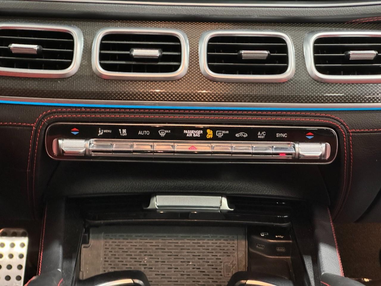 Mercedes-Benz GLE Vehicle Full-screen Gallery Image 15