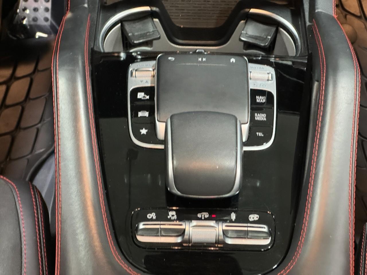 Mercedes-Benz GLE Vehicle Full-screen Gallery Image 16