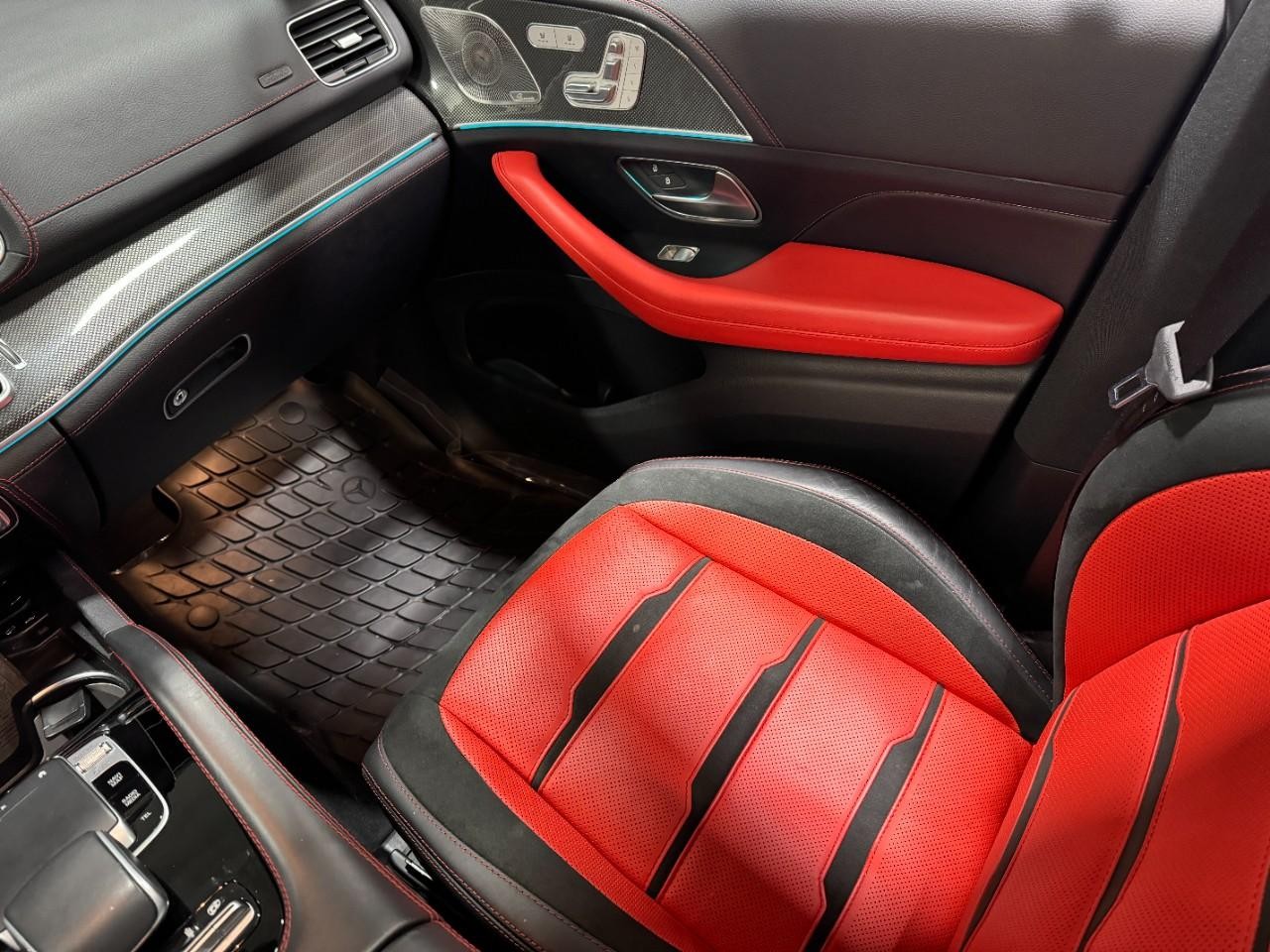 Mercedes-Benz GLE Vehicle Full-screen Gallery Image 17