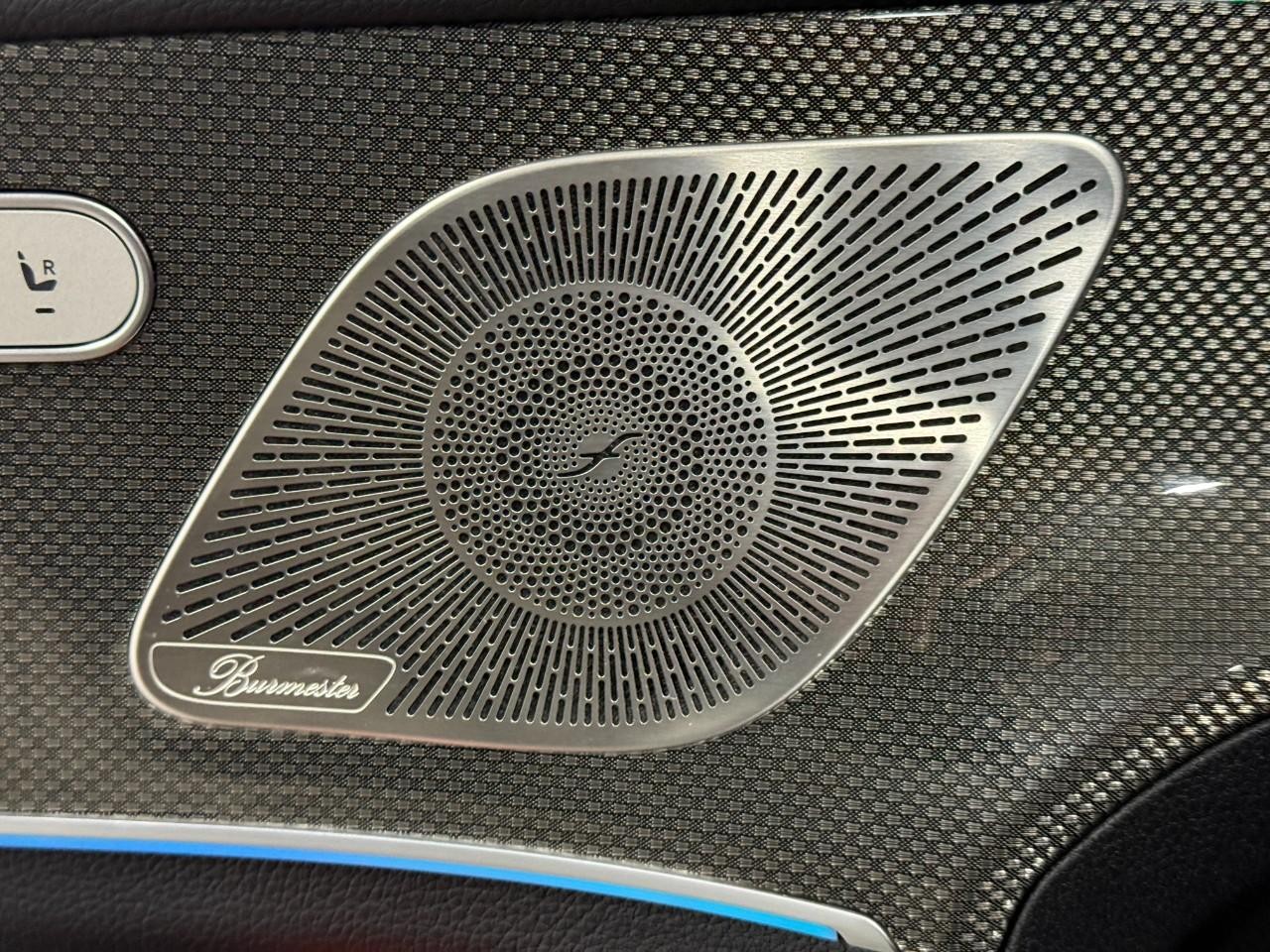 Mercedes-Benz GLE Vehicle Full-screen Gallery Image 23