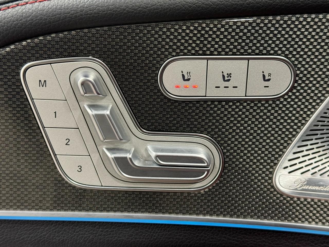 Mercedes-Benz GLE Vehicle Full-screen Gallery Image 24