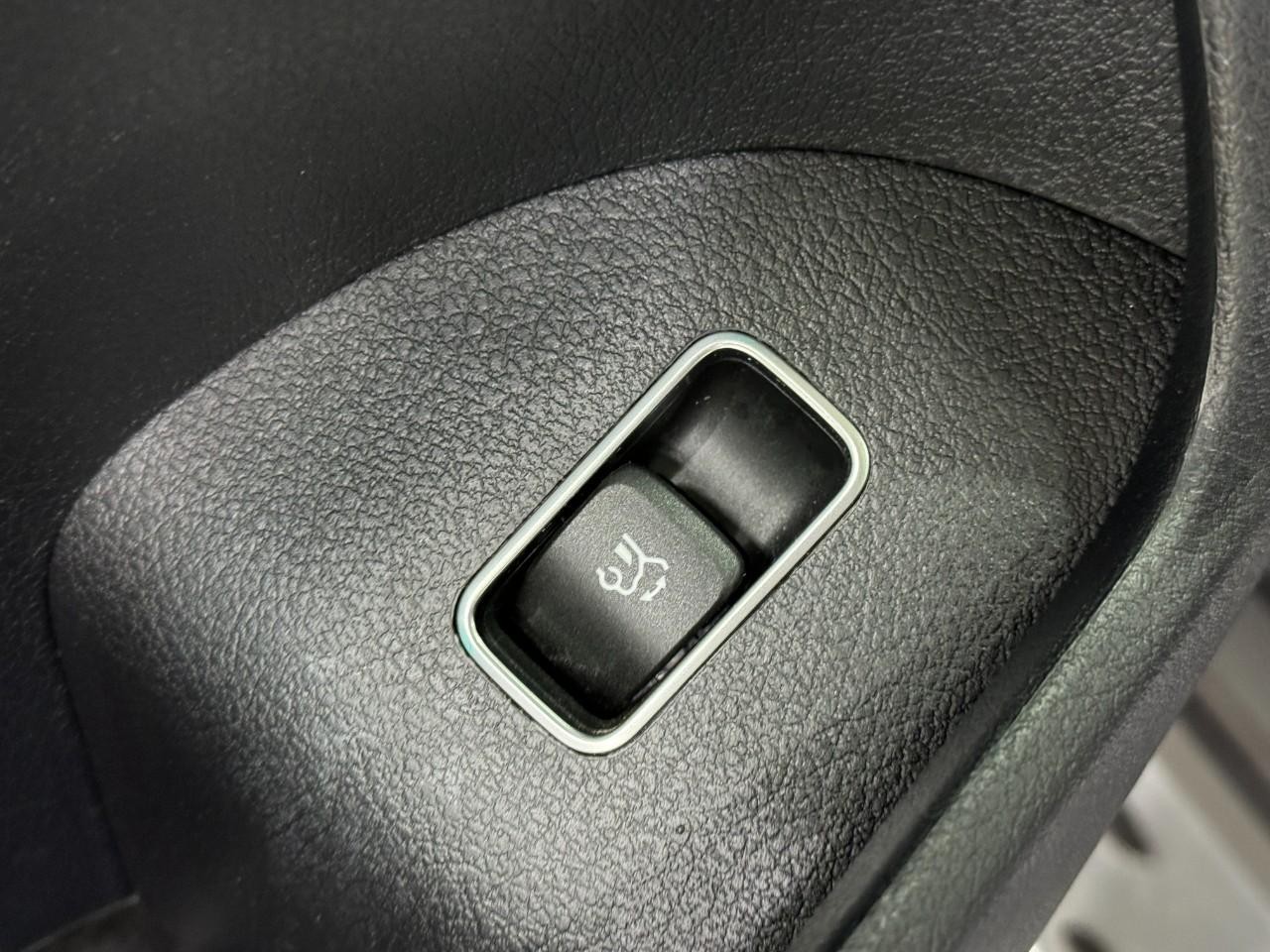 Mercedes-Benz GLE Vehicle Full-screen Gallery Image 27