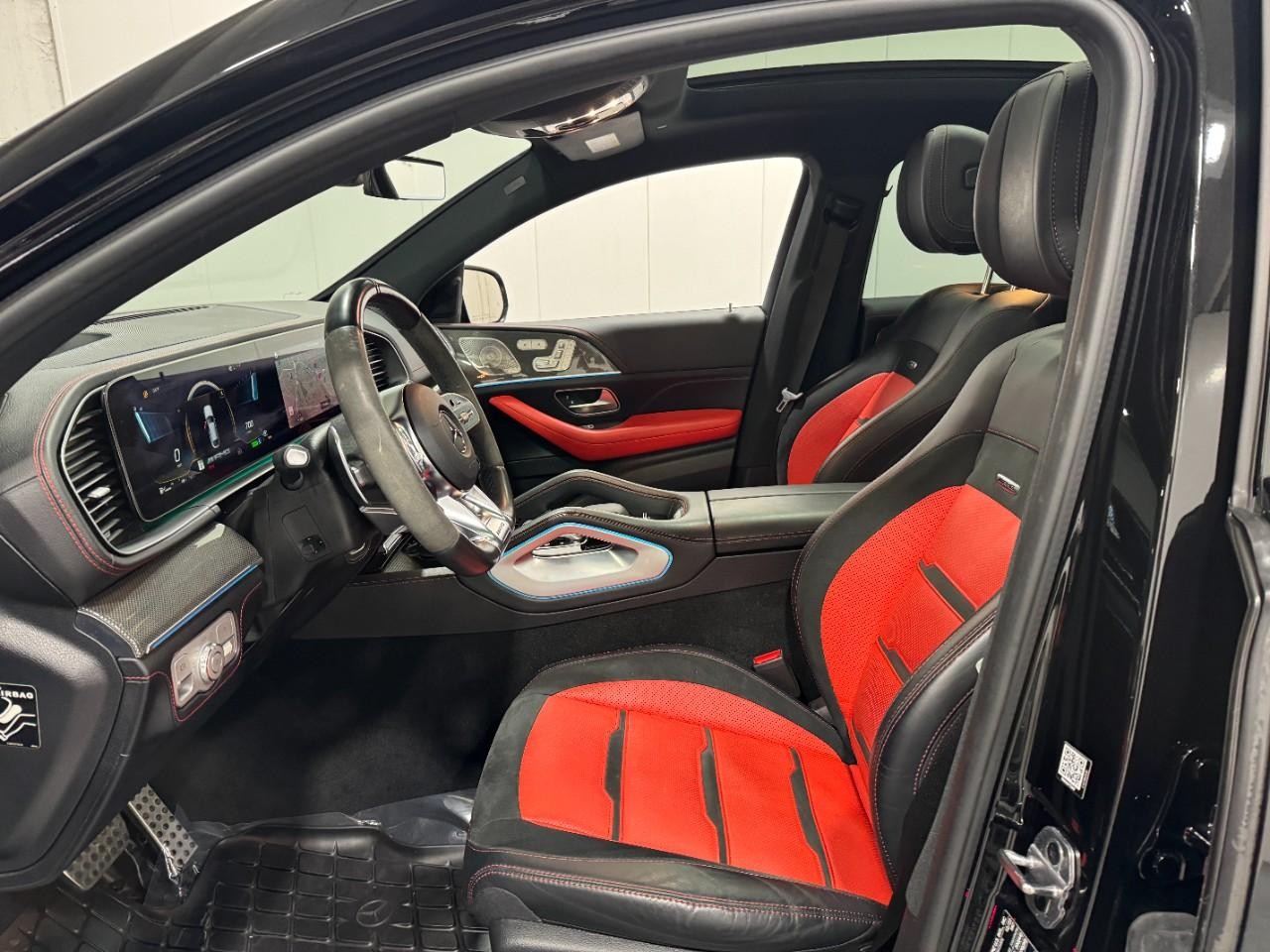 Mercedes-Benz GLE Vehicle Full-screen Gallery Image 28