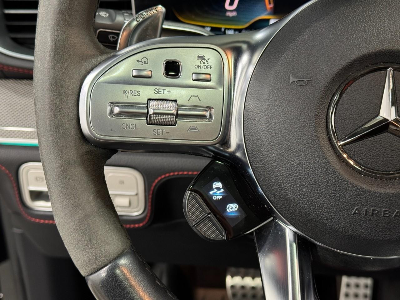 Mercedes-Benz GLE Vehicle Full-screen Gallery Image 31