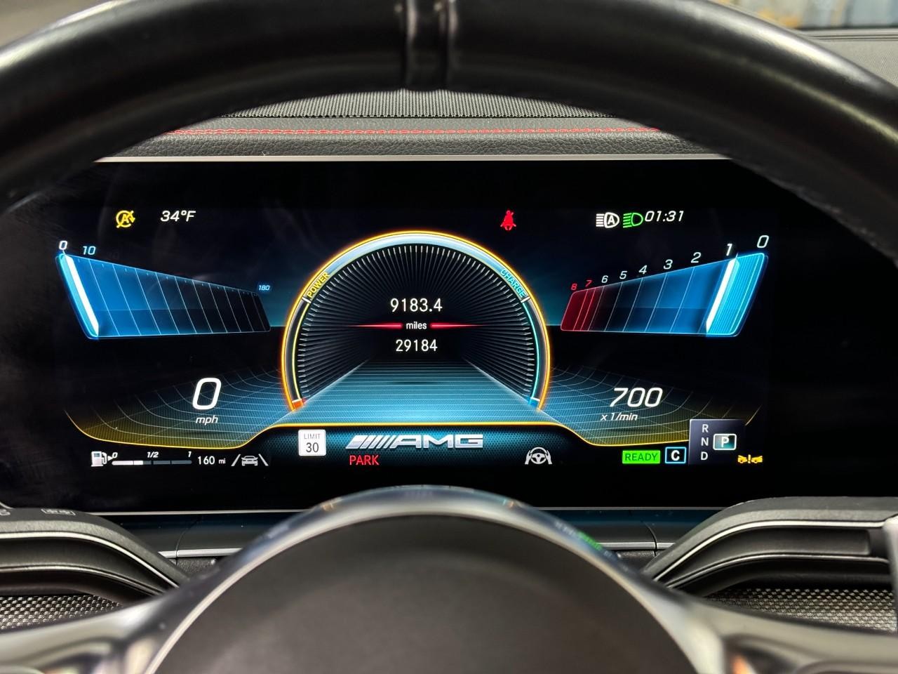 Mercedes-Benz GLE Vehicle Full-screen Gallery Image 33