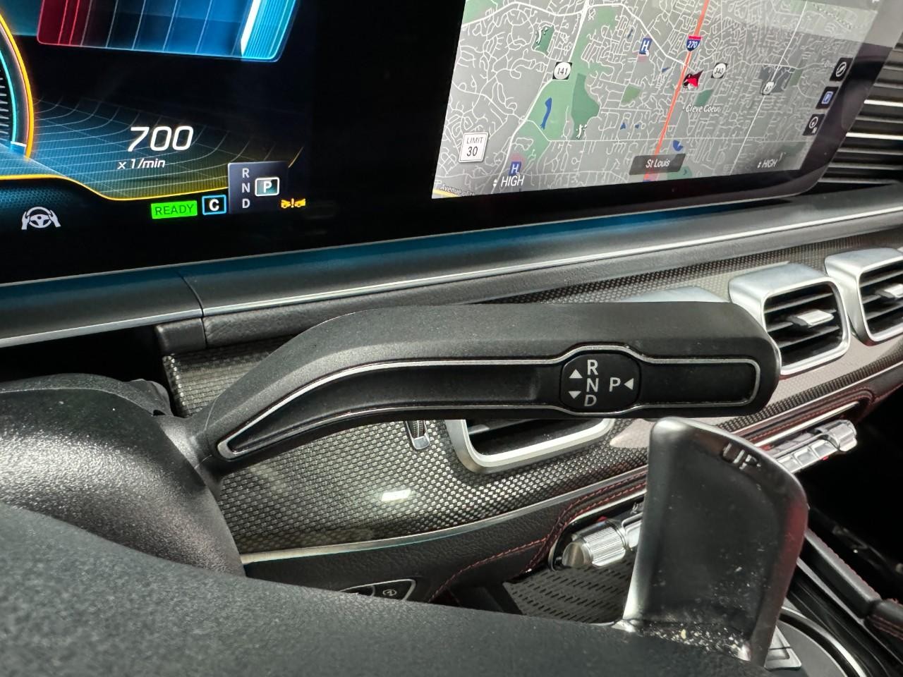 Mercedes-Benz GLE Vehicle Full-screen Gallery Image 34