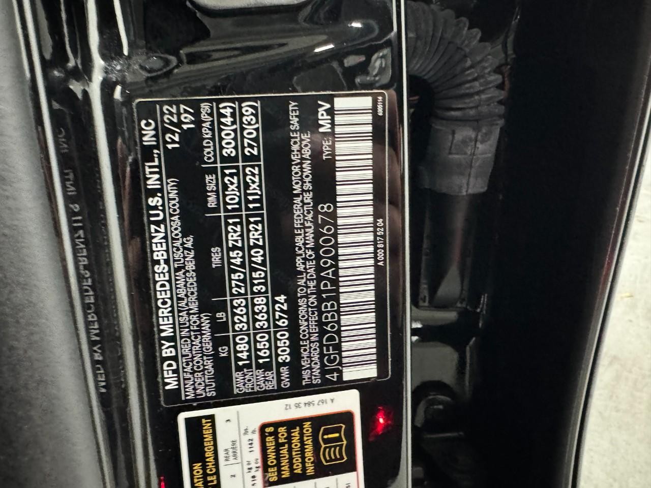 Mercedes-Benz GLE Vehicle Full-screen Gallery Image 36