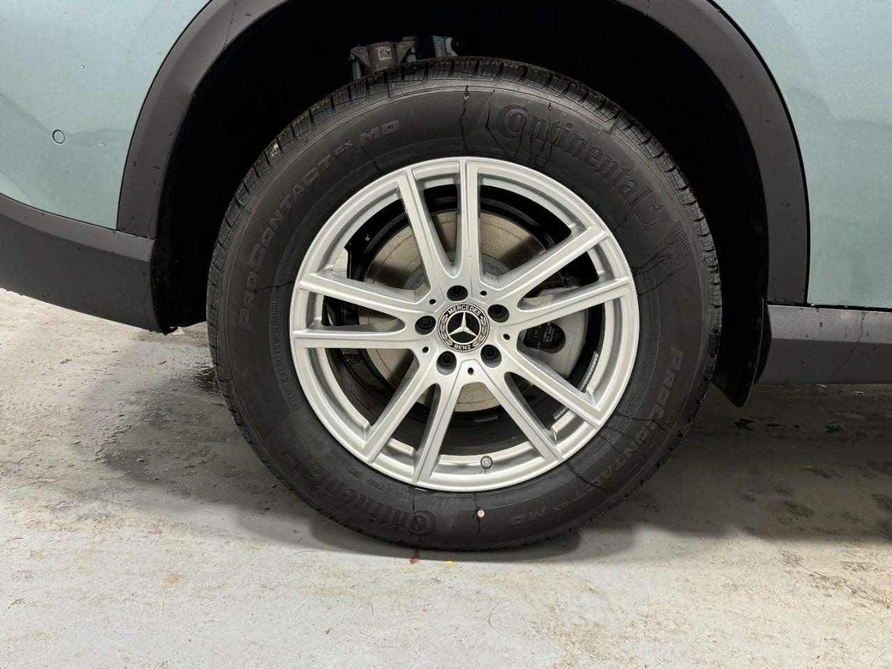 Mercedes-Benz GLC Vehicle Full-screen Gallery Image 5