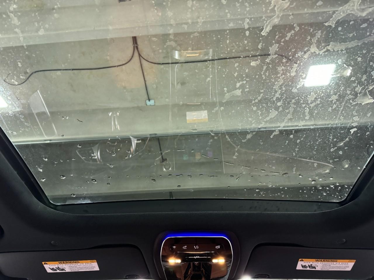 Mercedes-Benz GLC Vehicle Full-screen Gallery Image 11