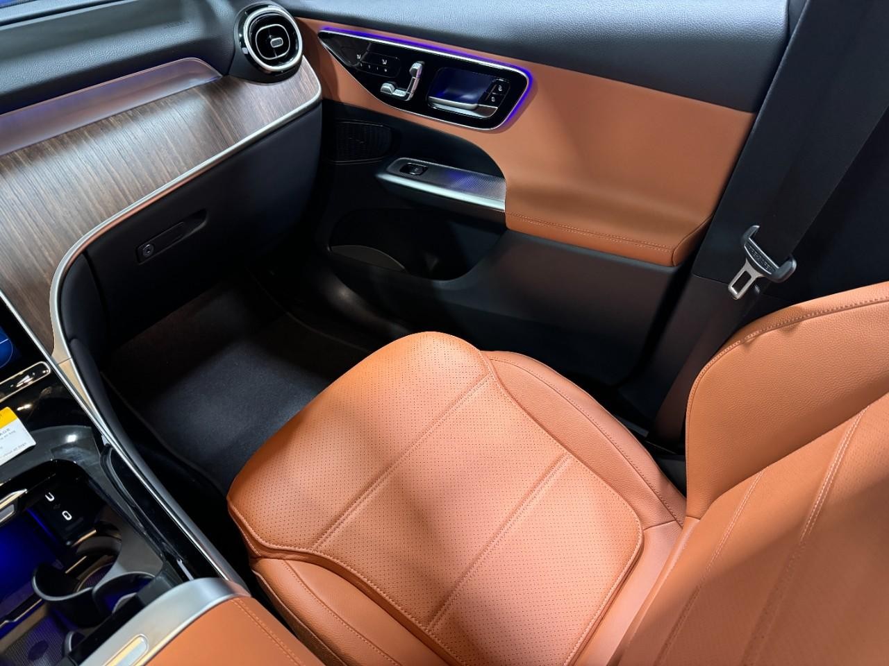 Mercedes-Benz GLC Vehicle Full-screen Gallery Image 15