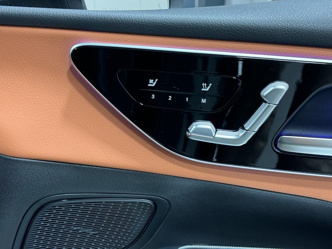 Mercedes-Benz GLC Vehicle Full-screen Gallery Image 19