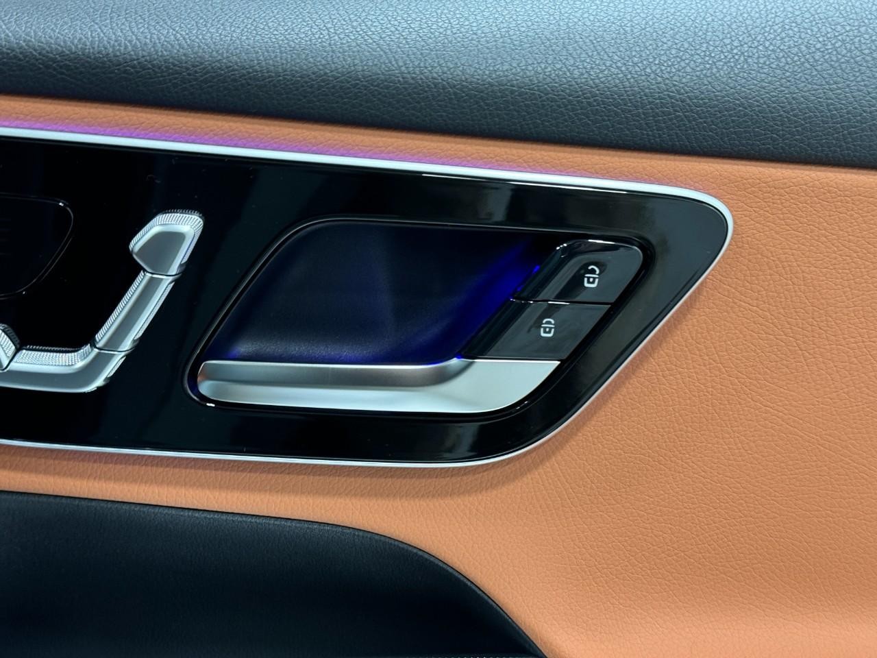 Mercedes-Benz GLC Vehicle Full-screen Gallery Image 20