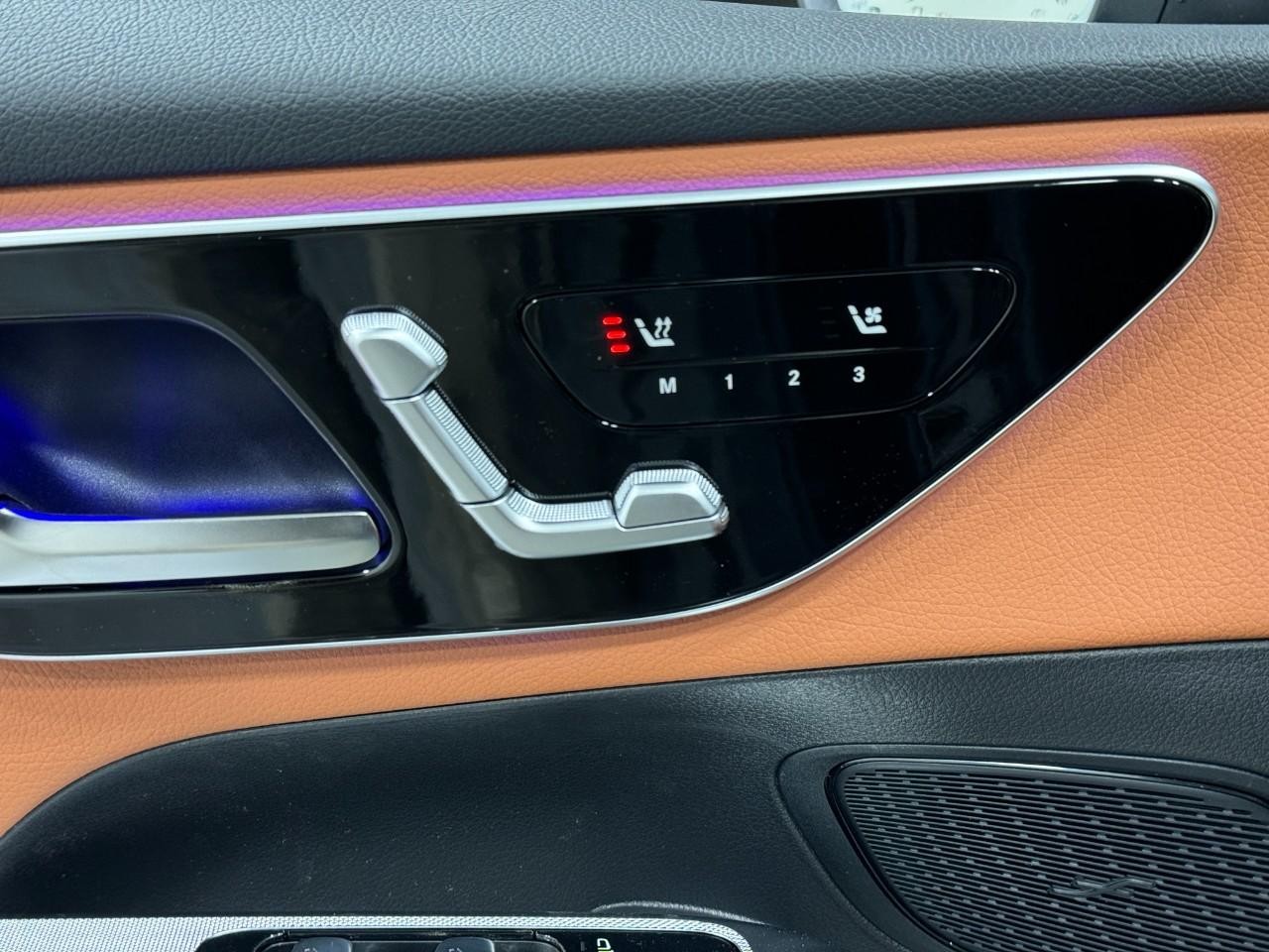 Mercedes-Benz GLC Vehicle Full-screen Gallery Image 22