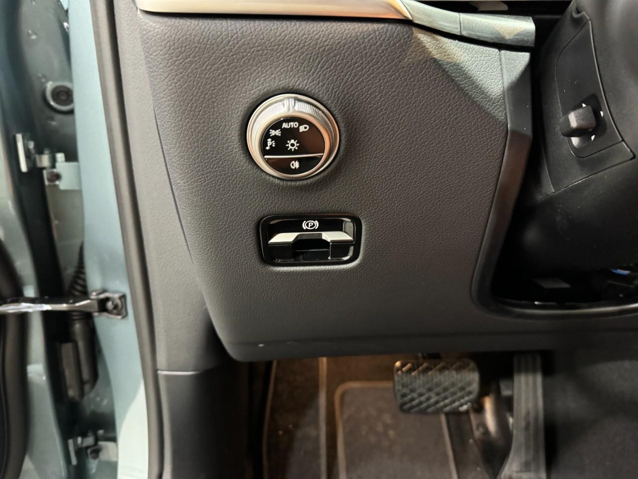 Mercedes-Benz GLC Vehicle Full-screen Gallery Image 29